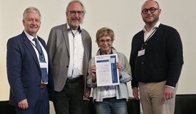 Das ET4Care-Team mit Finalisten-Urkunde – überreicht von Prof. Dr. med. Gernot Marx, DGTelemed-Vorstandsvorsitzender 